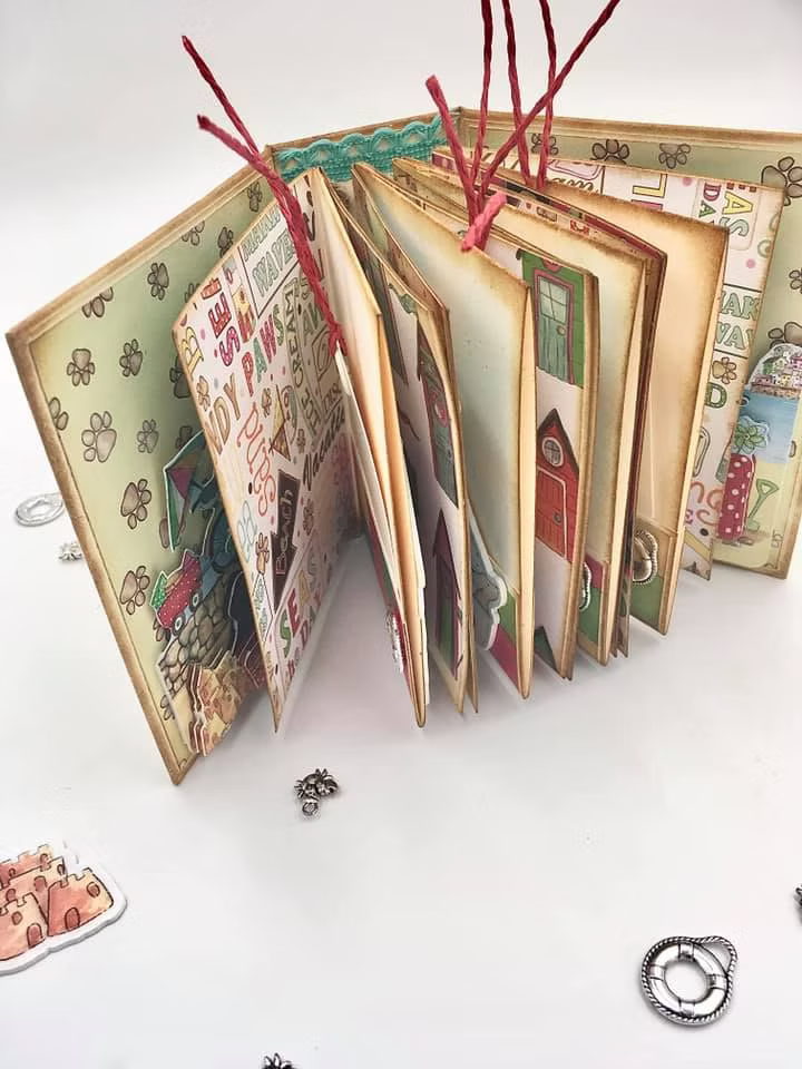 'SANDY PAWS' MINI CARDMAKING PACK
