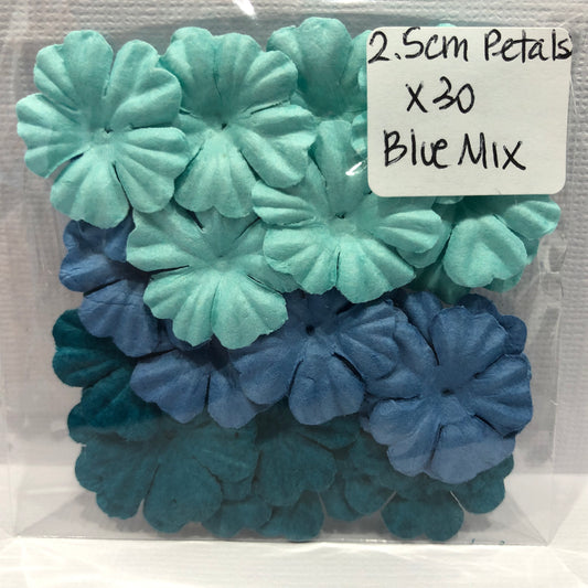 MIXED BLUE 2.5CM PETALS - 30 PACK - GREEN TARA