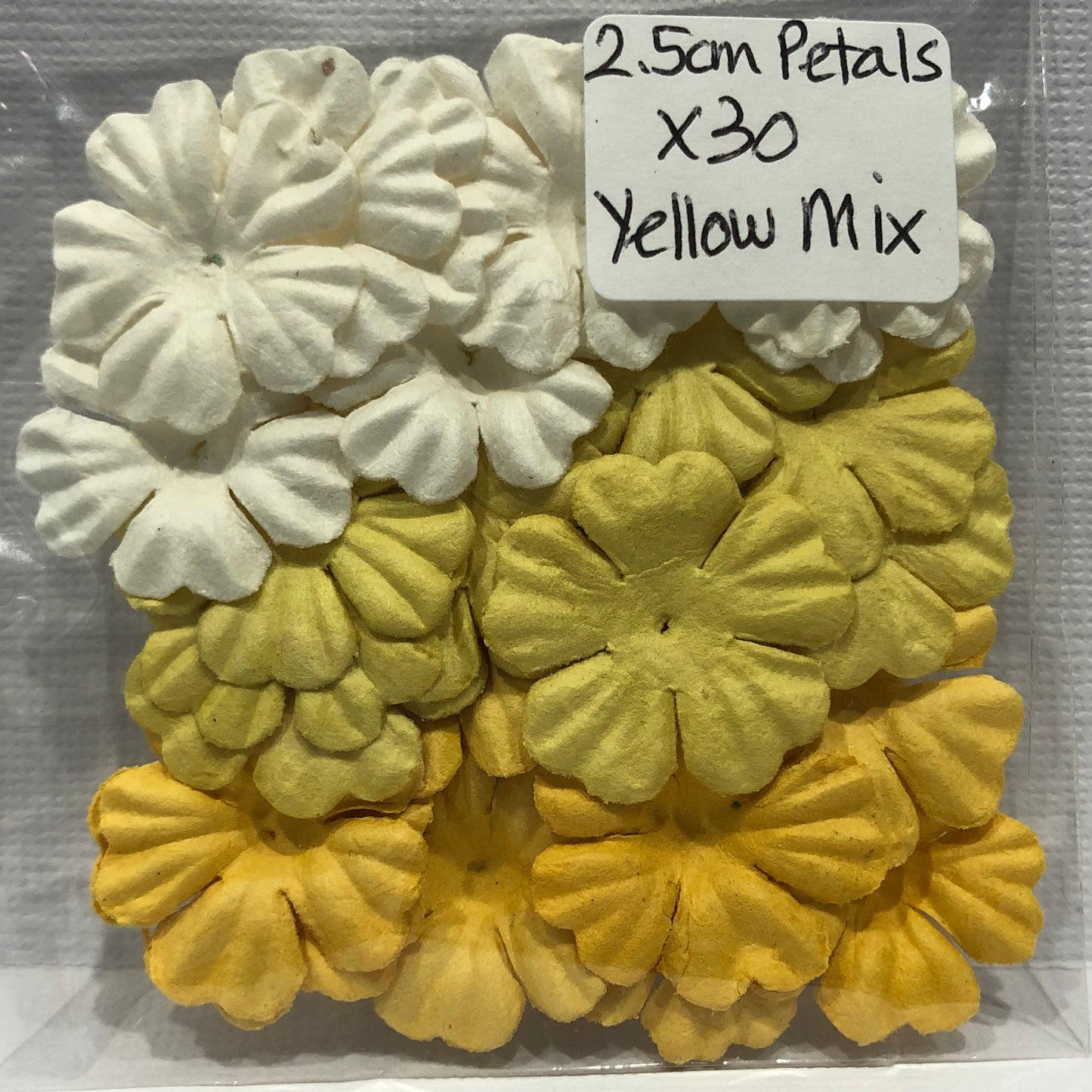 MIXED YELLOW/WHITE 2.5CM PETALS - 30 PACK - GREEN TARA